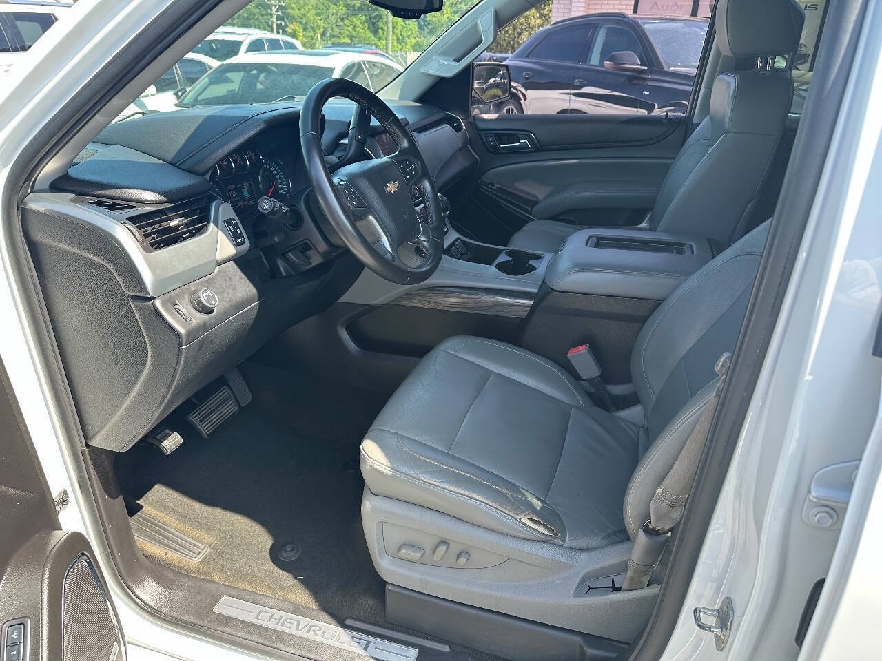 Used 2015 Chevrolet Suburban LT RWD image 15