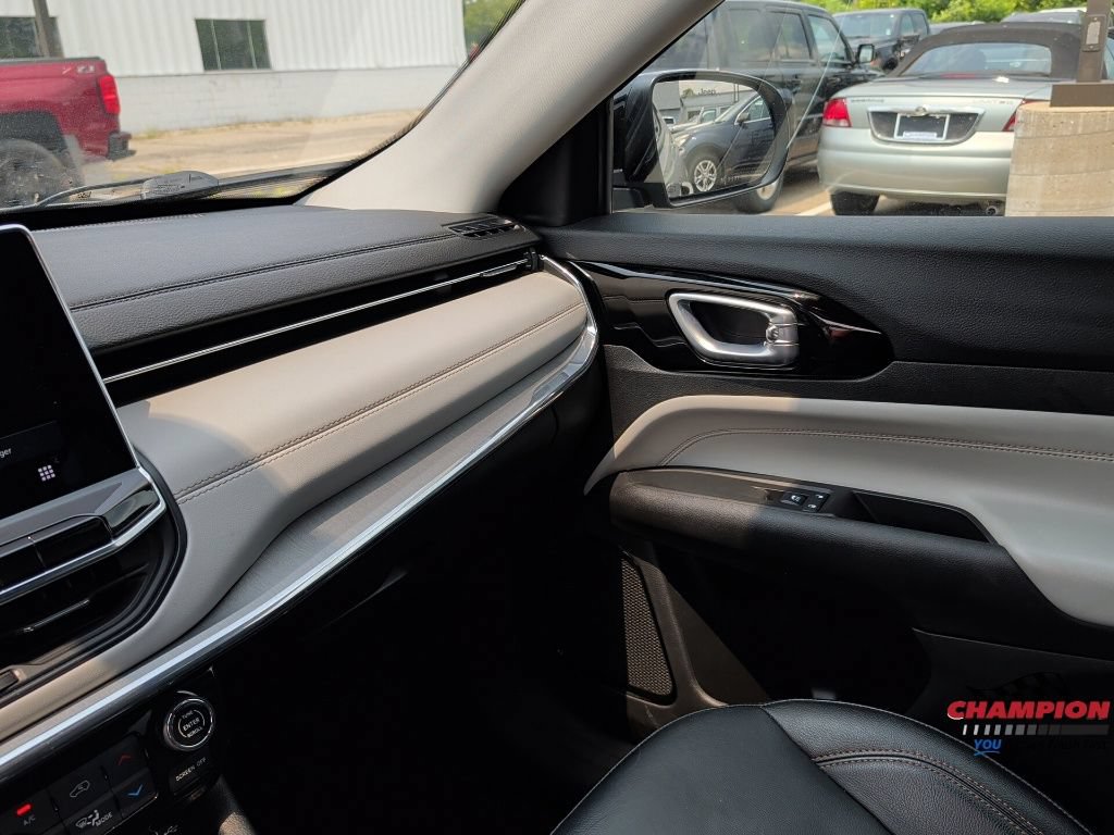 Used 2022 Jeep Compass Limited AWD/4WD image 14
