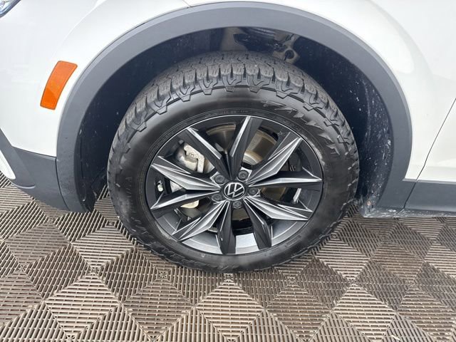 Used 2022 Volkswagen Tiguan SE AWD/4WD image 31