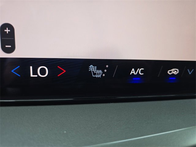 Used 2024 Chevrolet Traverse LT image 20