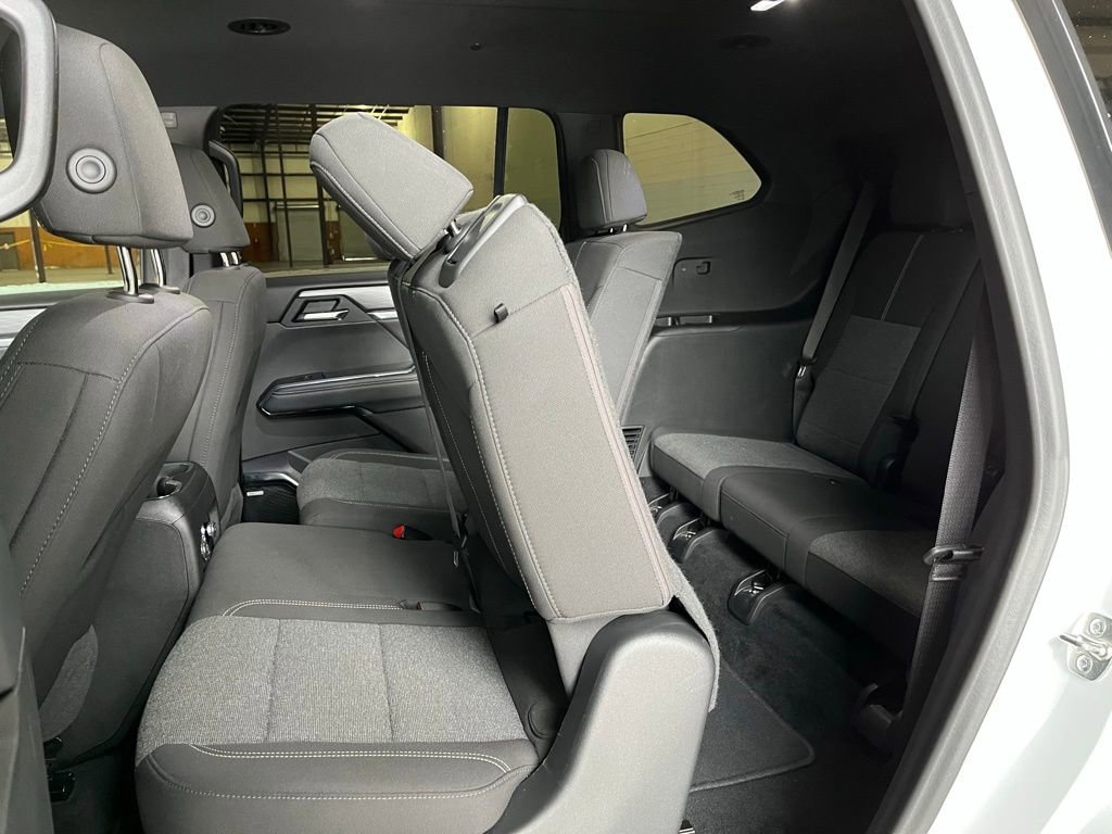 Used 2025 GMC Acadia Elevation image 44