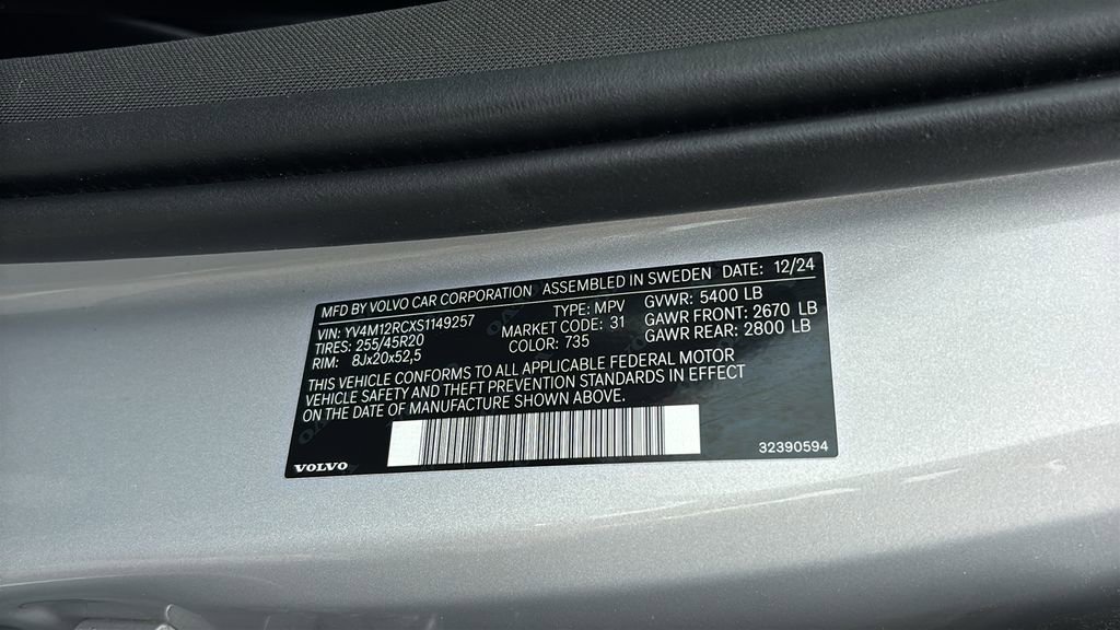 Certified 2025 Volvo XC60 B5 Plus AWD/4WD image 34