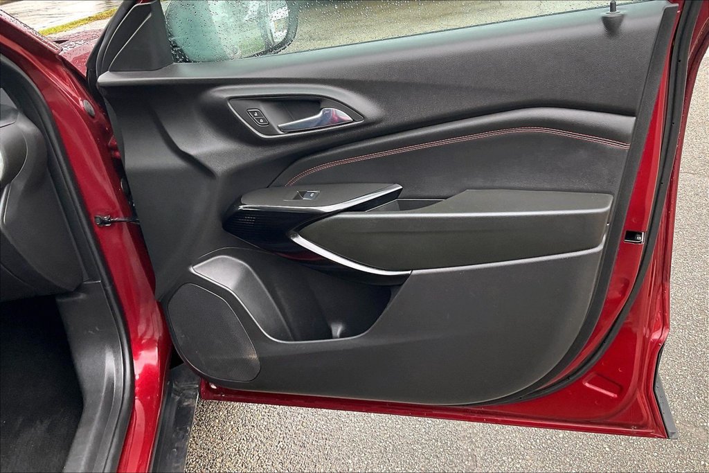 Used 2024 Chevrolet Trax RS w/ Sunroof Package FWD image 23