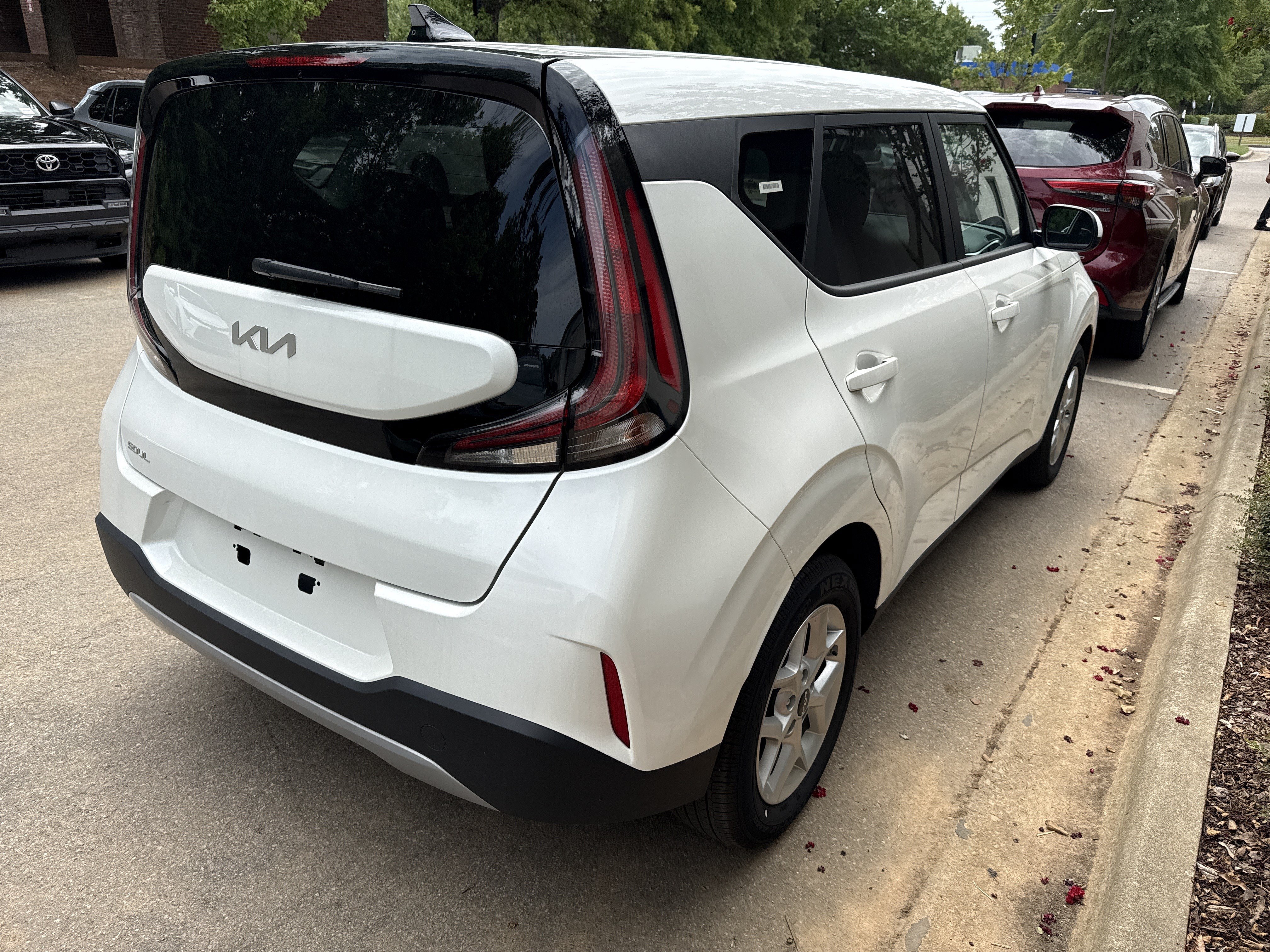 Used 2025 Kia Soul LX w/ LX Technology Package FWD image 41