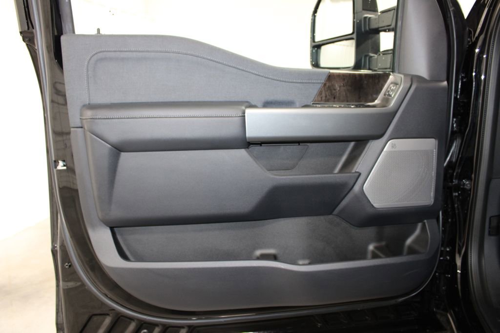 New 2026 Ford F250 Lariat w/ Black Appearance Package image 22