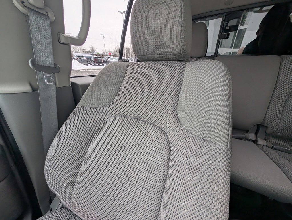 Used 2021 Nissan Frontier SV w/ Midnight Edition Floor Mats image 14