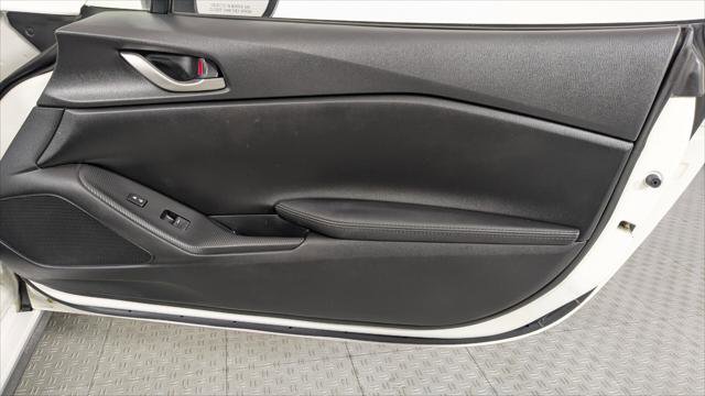 Used 2016 MAZDA MX-5 Miata Sport image 17