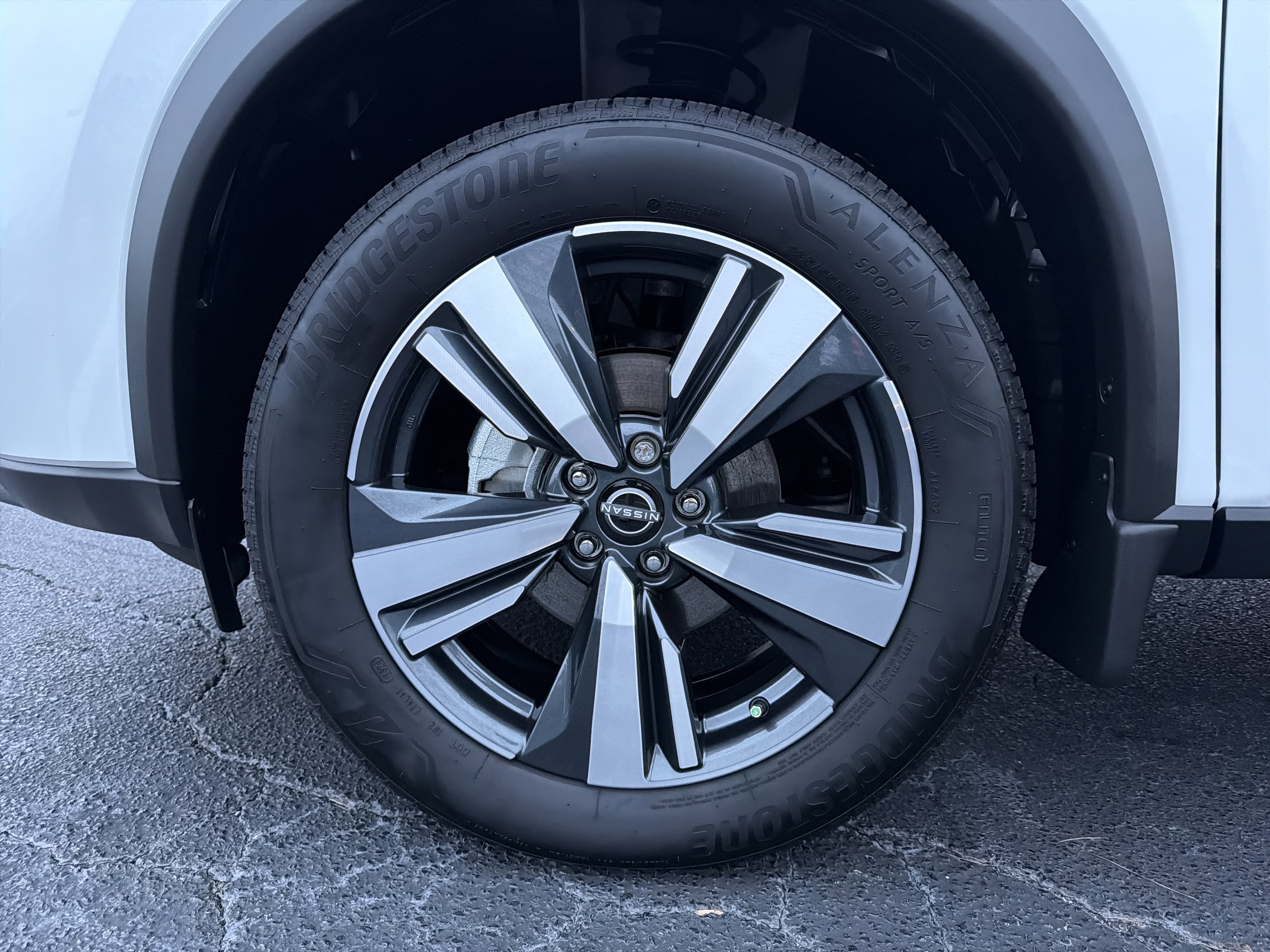 Used 2025 Nissan Rogue SL image 11