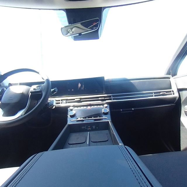 Used 2024 Hyundai Santa Fe SEL image 17