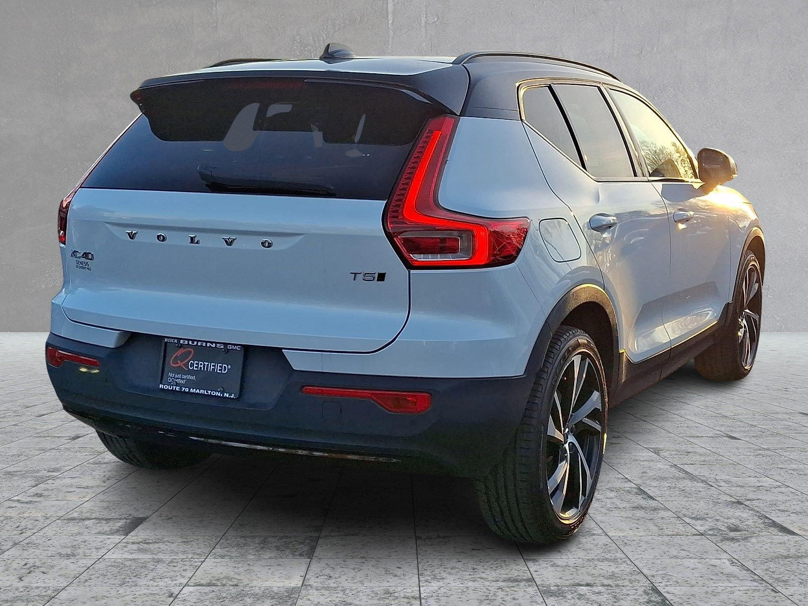 Used 2021 Volvo XC40 T5 R-Design w/ Climate Package image 11