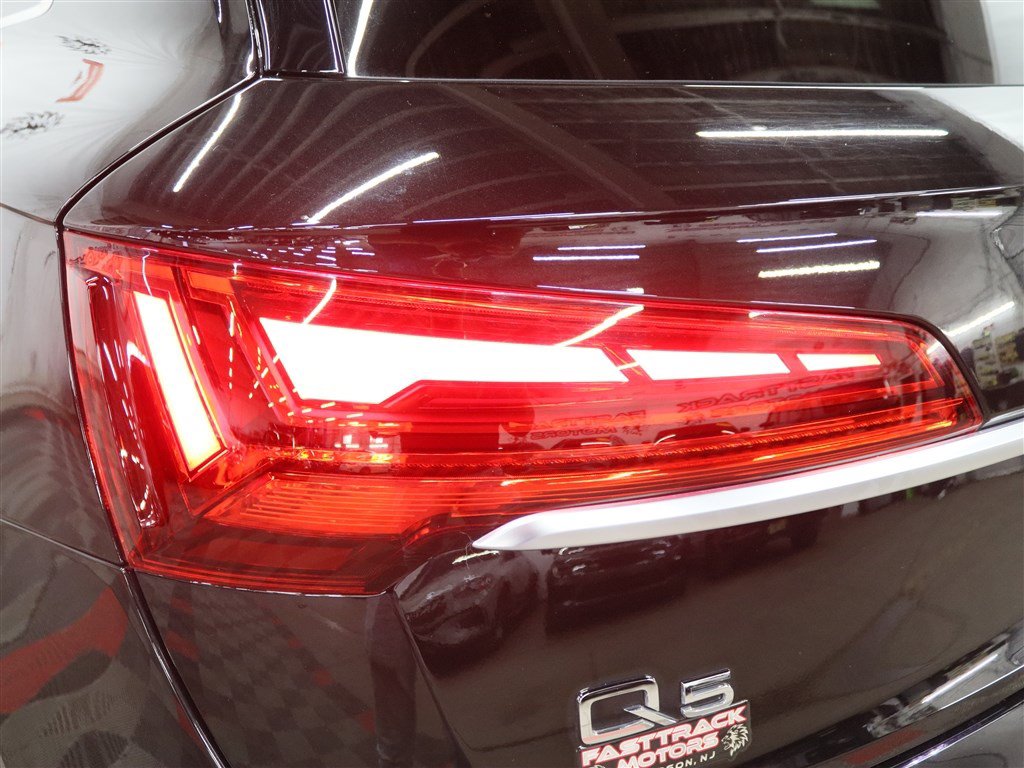 Used 2023 Audi Q5 2.0T Premium w/ Convenience Package AWD/4WD image 11