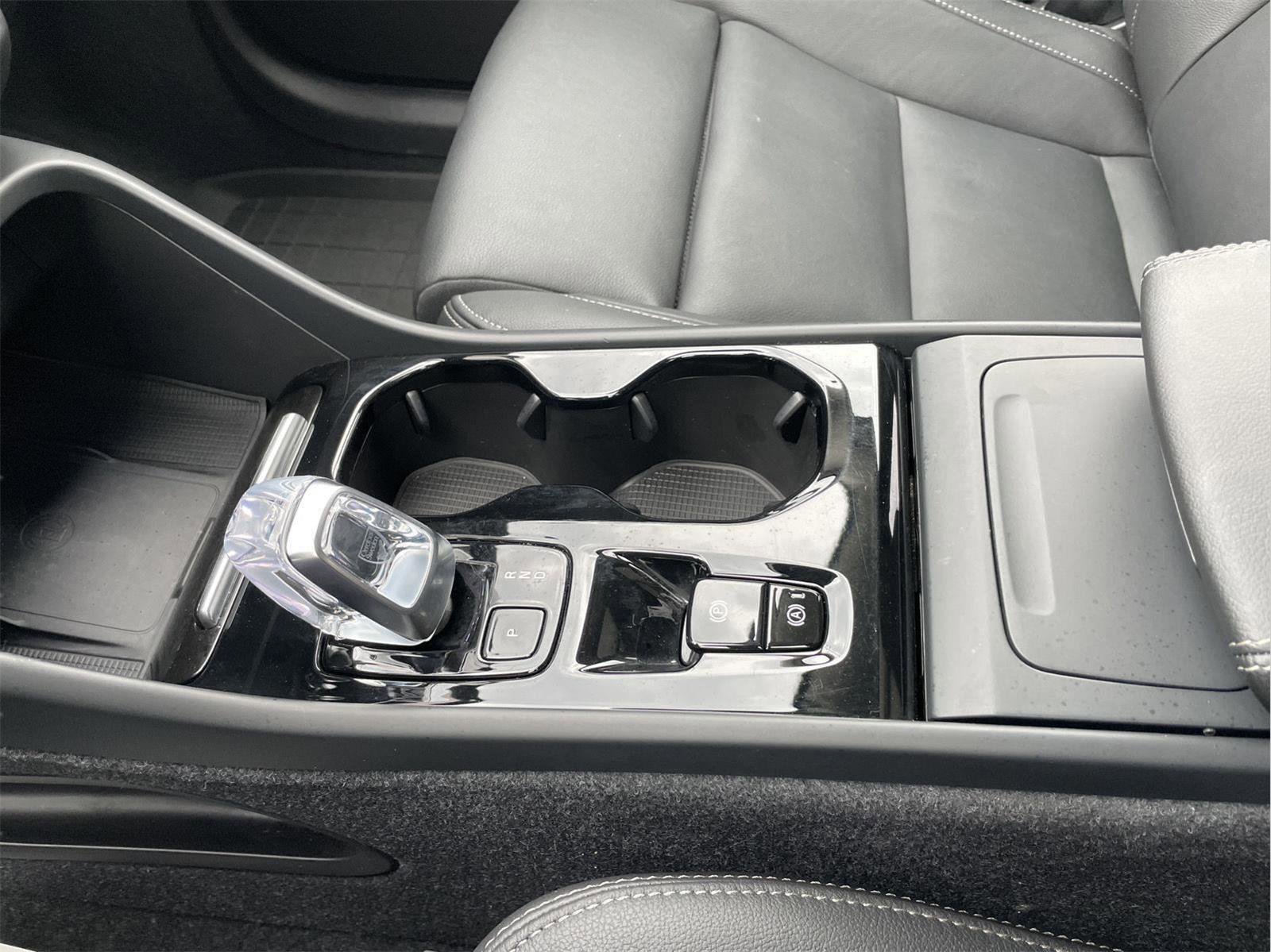 Used 2024 Volvo XC40 B5 Plus w/ Climate Package image 30