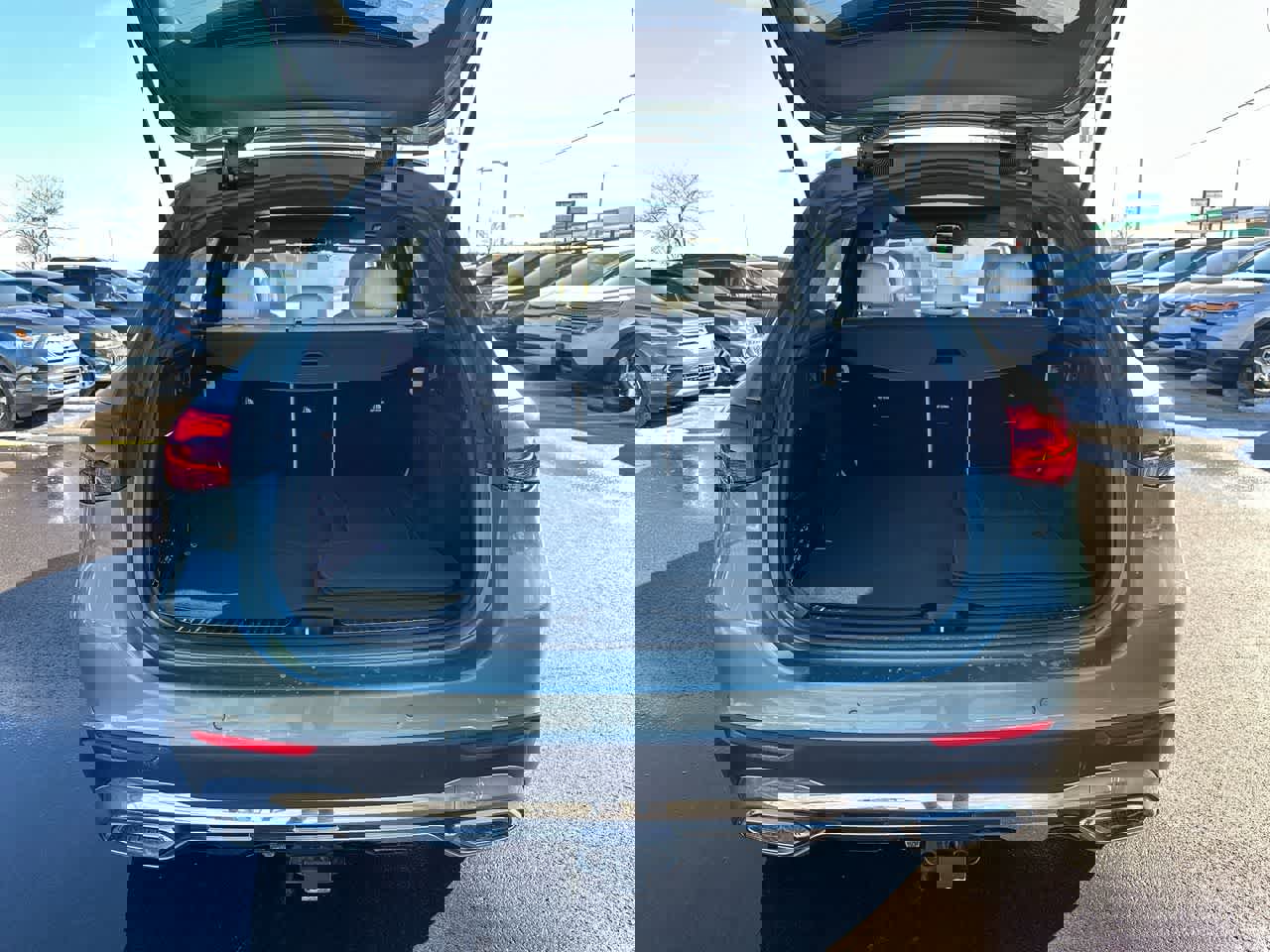 Used 2025 Mercedes-Benz GLC 300 4MATIC image 38