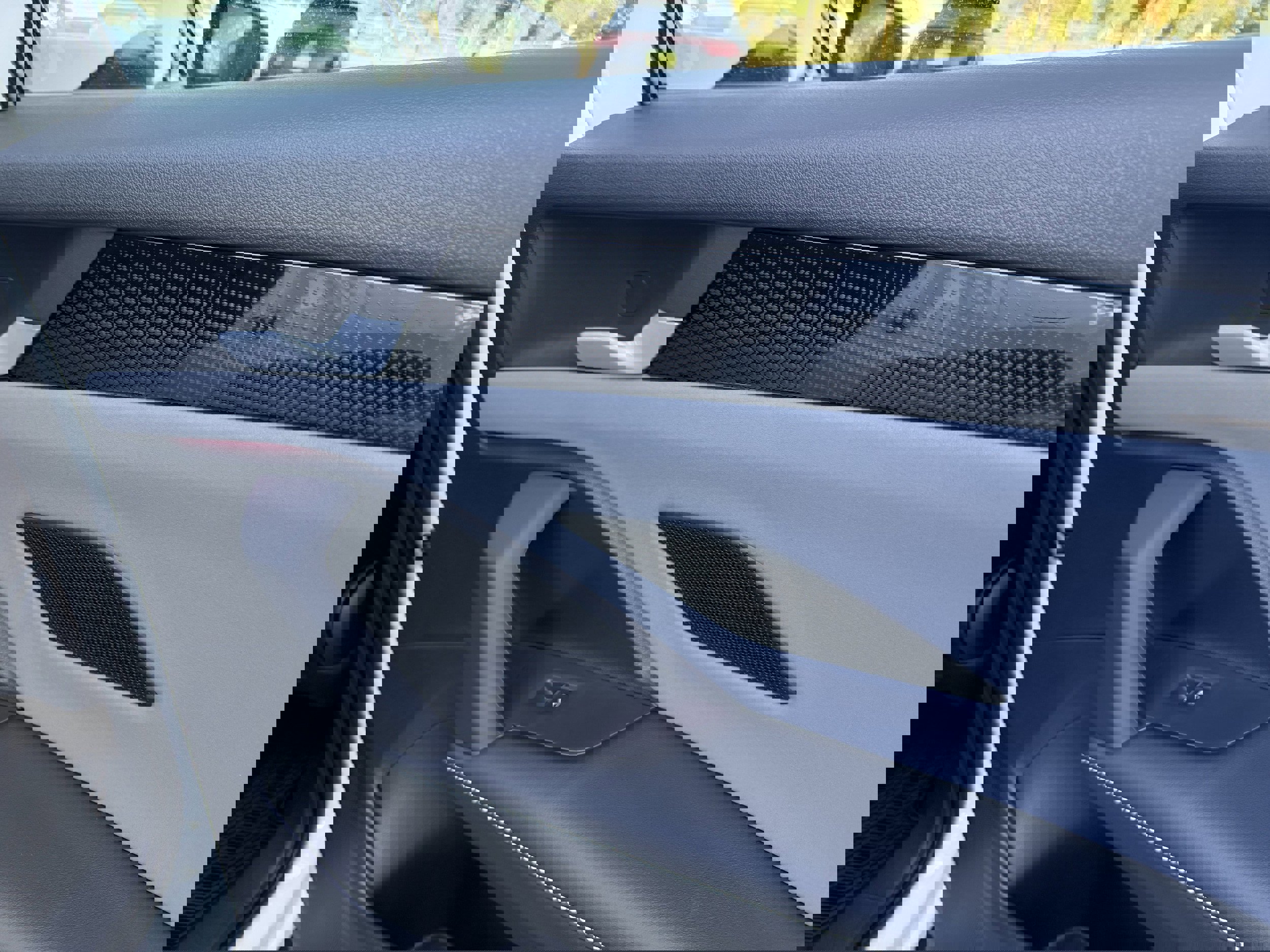 New 2025 Volkswagen Tiguan SE image 31