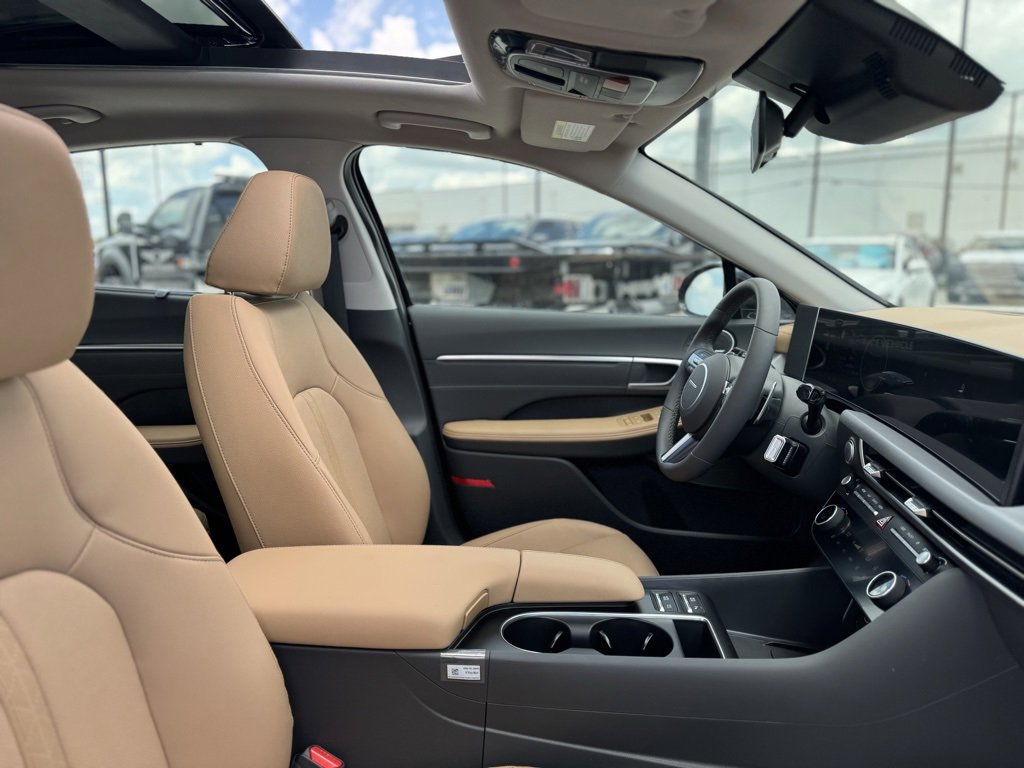 New 2025 Hyundai Sonata Limited image 11