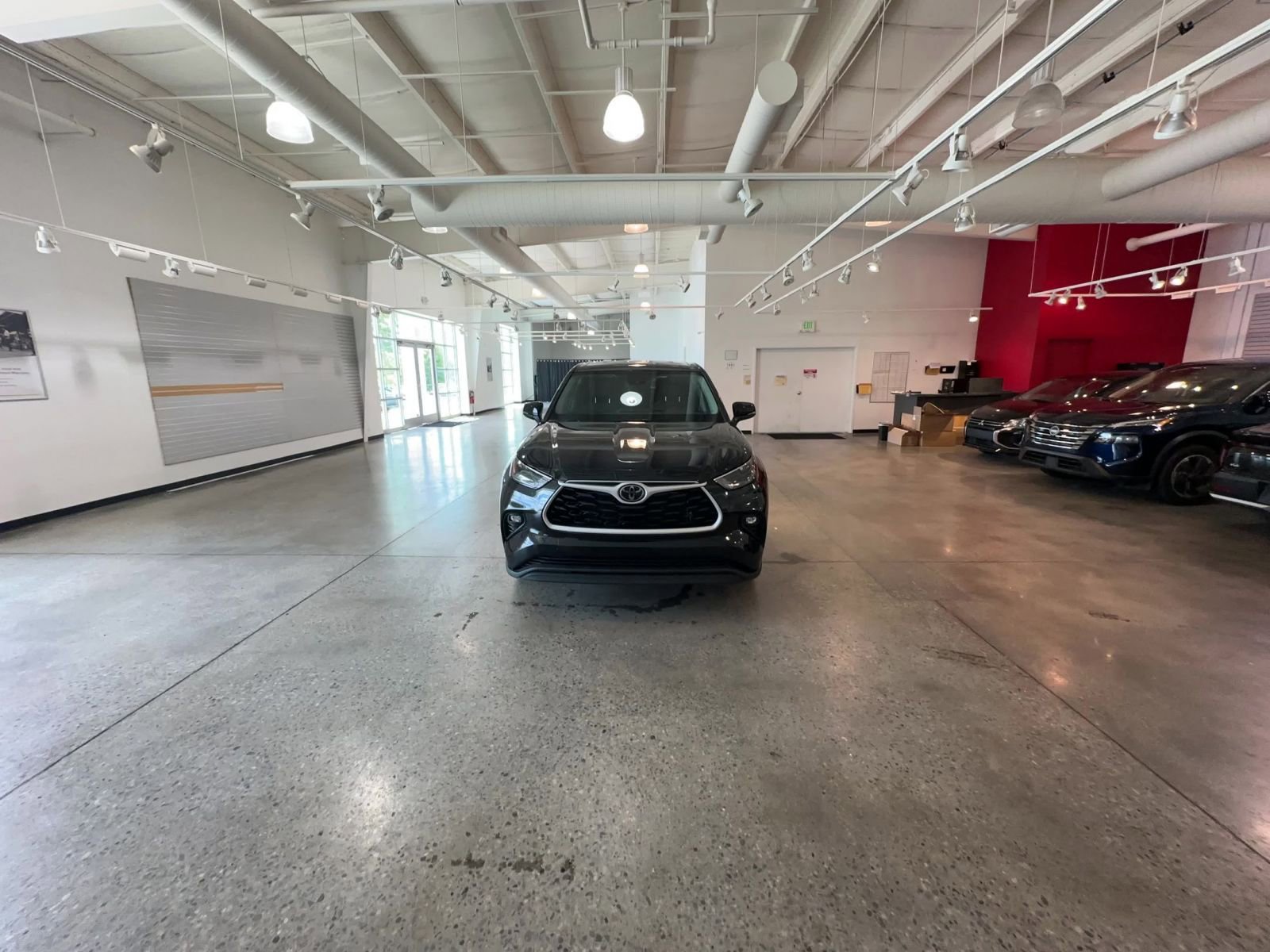 Used 2025 Toyota Highlander LE FWD image 16