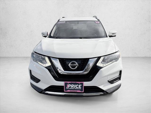 Used 2017 Nissan Rogue SV w/ SV Premium Package image 2