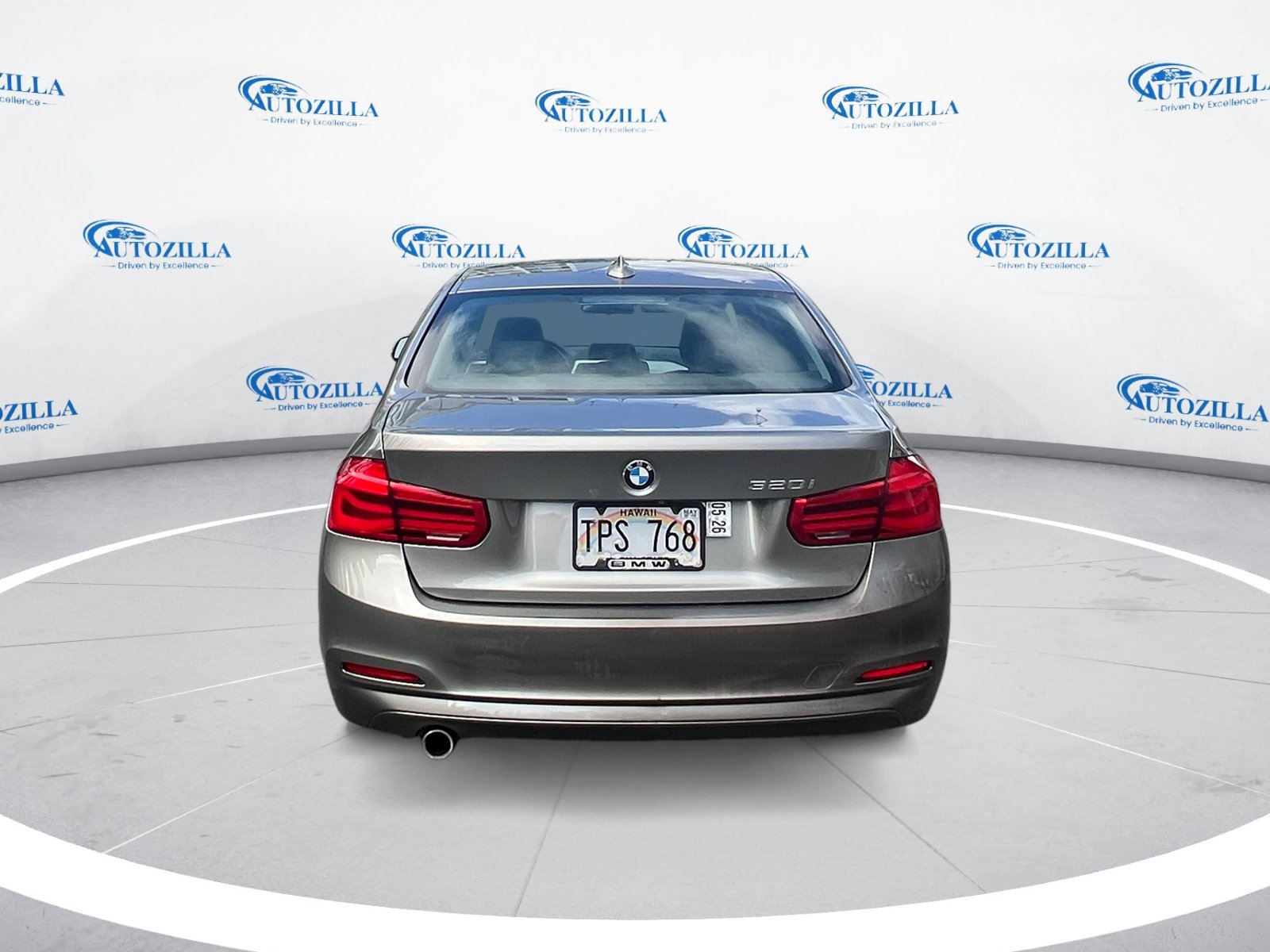 Used 2018 BMW 320i Sedan RWD image 4