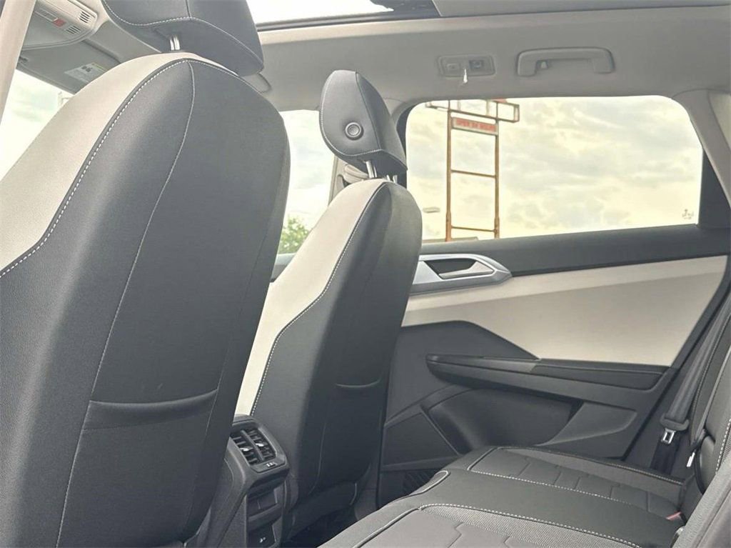 New 2025 Volkswagen Taos SE image 23