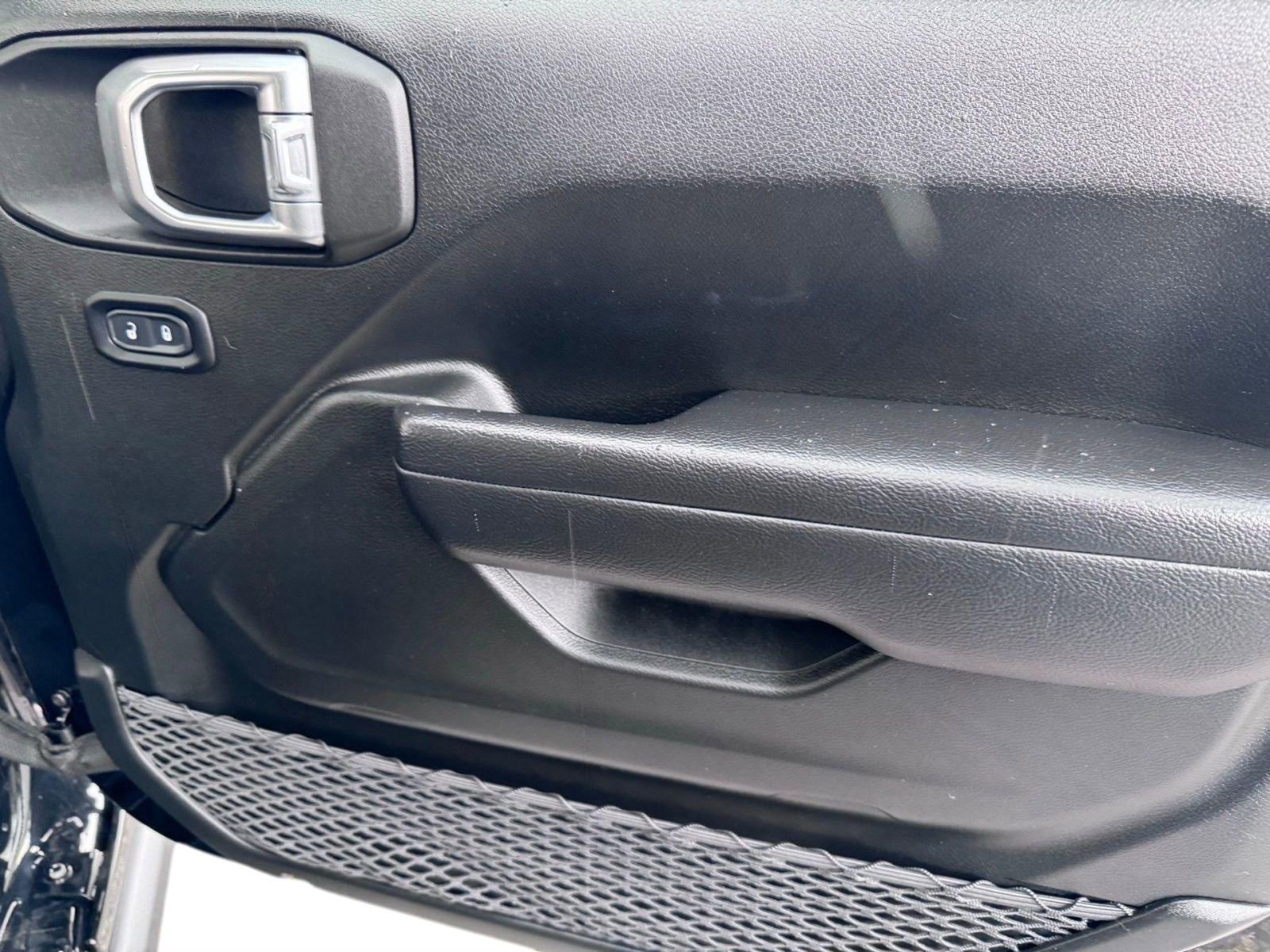 Used 2023 Jeep Wrangler Unlimited Rubicon w/ Dual Top Group AWD/4WD image 14