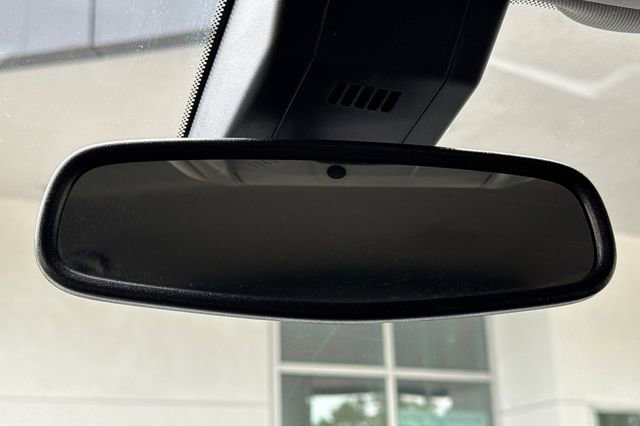 Used 2024 GMC Terrain SLT image 25