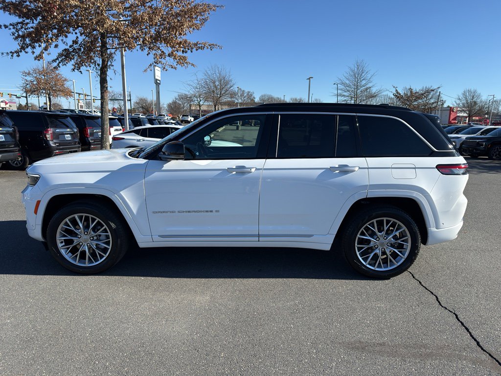 Used 2025 Jeep Grand Cherokee Summit image 4