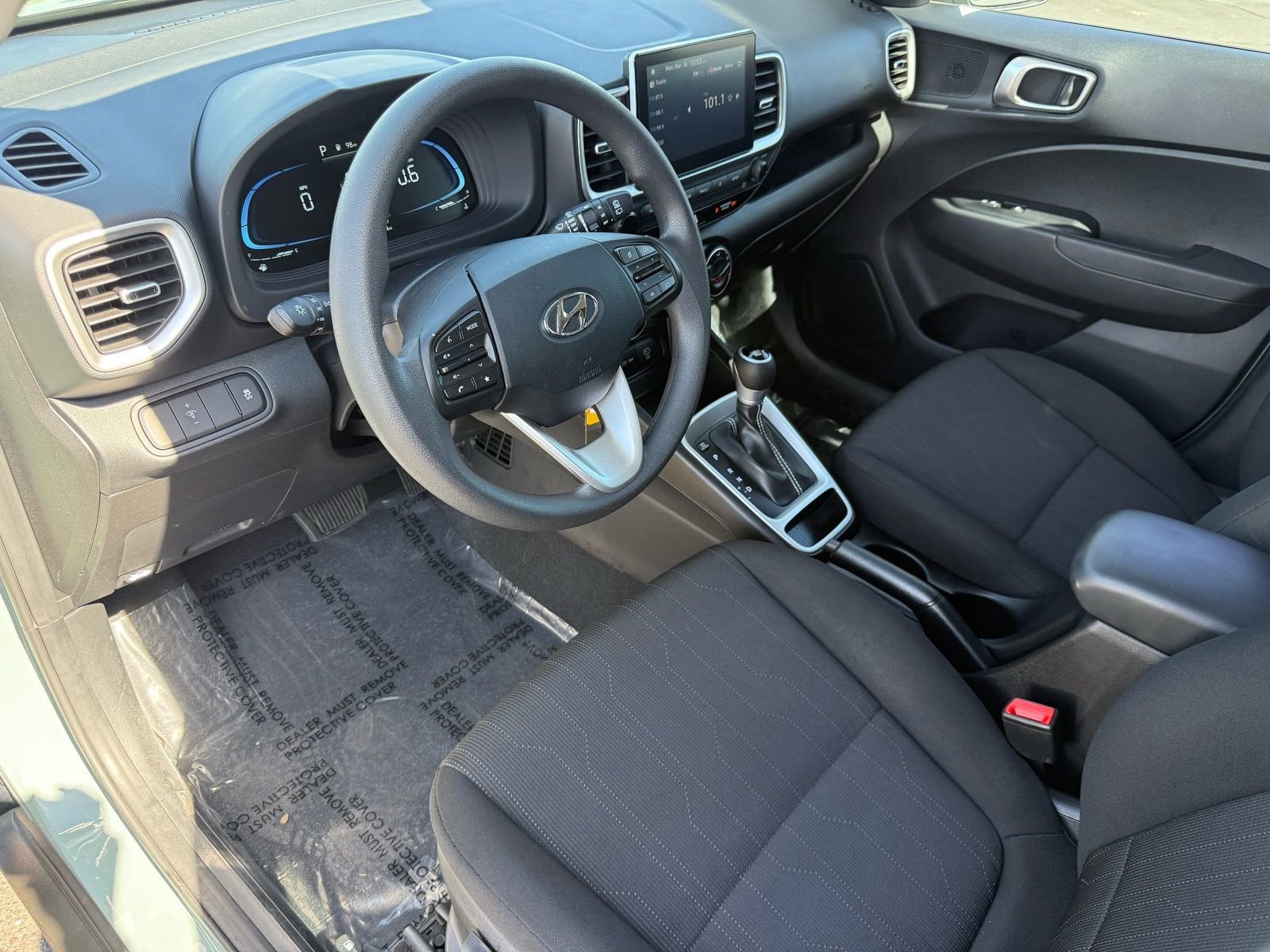 Used 2025 Hyundai Venue SE image 13