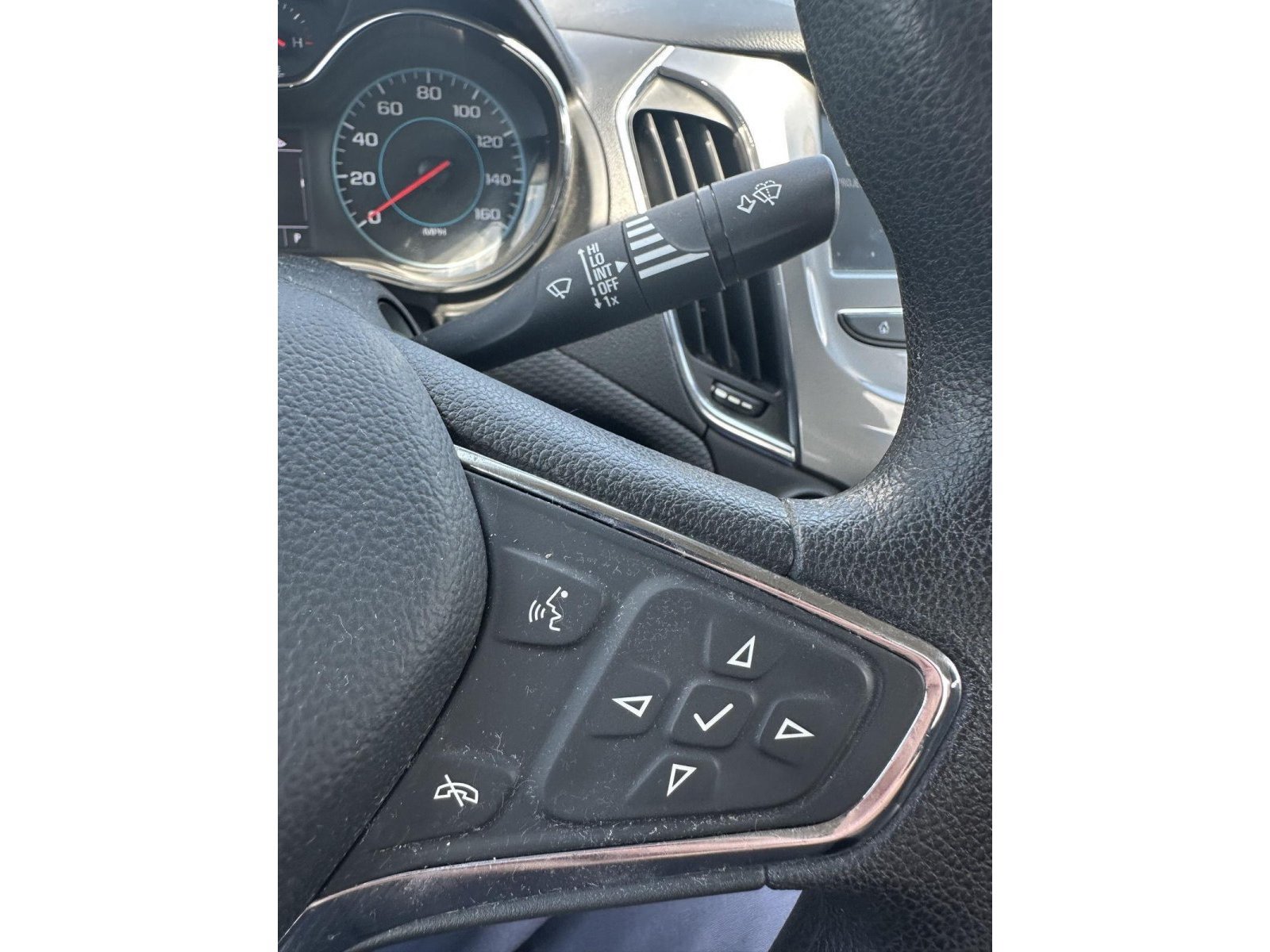Used 2016 Chevrolet Cruze LT FWD image 25