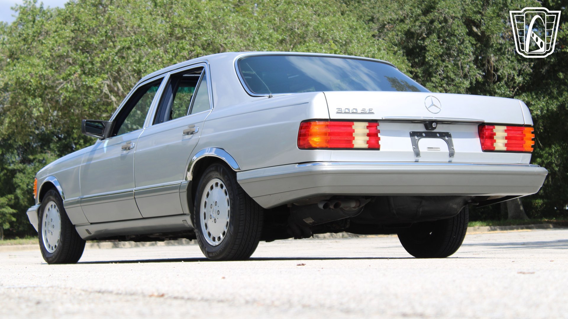Used 1990 Mercedes-Benz 300 SE image 11