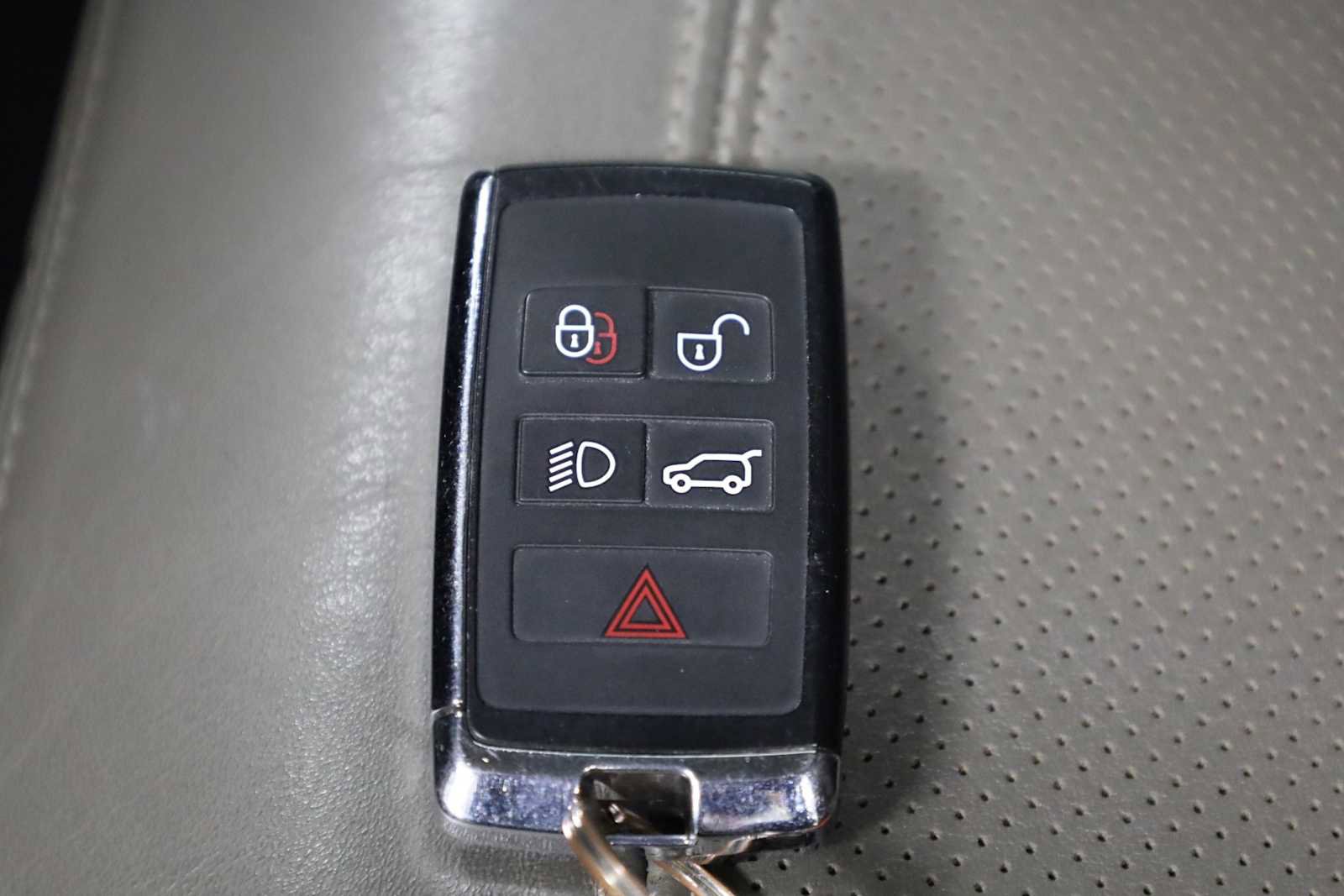 Used 2020 Land Rover Defender 110 SE image 50