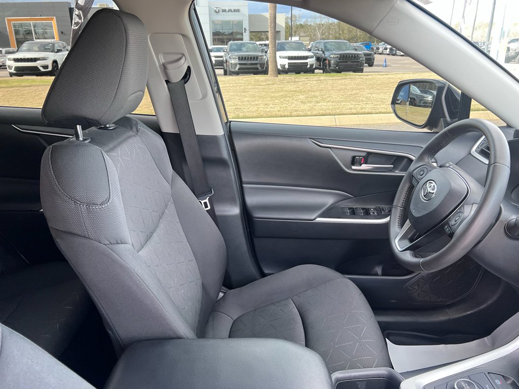 Used 2024 Toyota RAV4 XLE w/ Convenience Package image 12