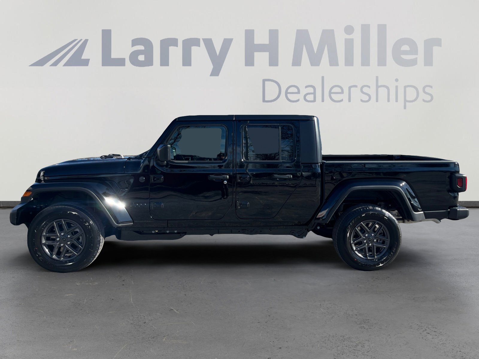 New 2026 Jeep Gladiator Sport AWD/4WD image 2