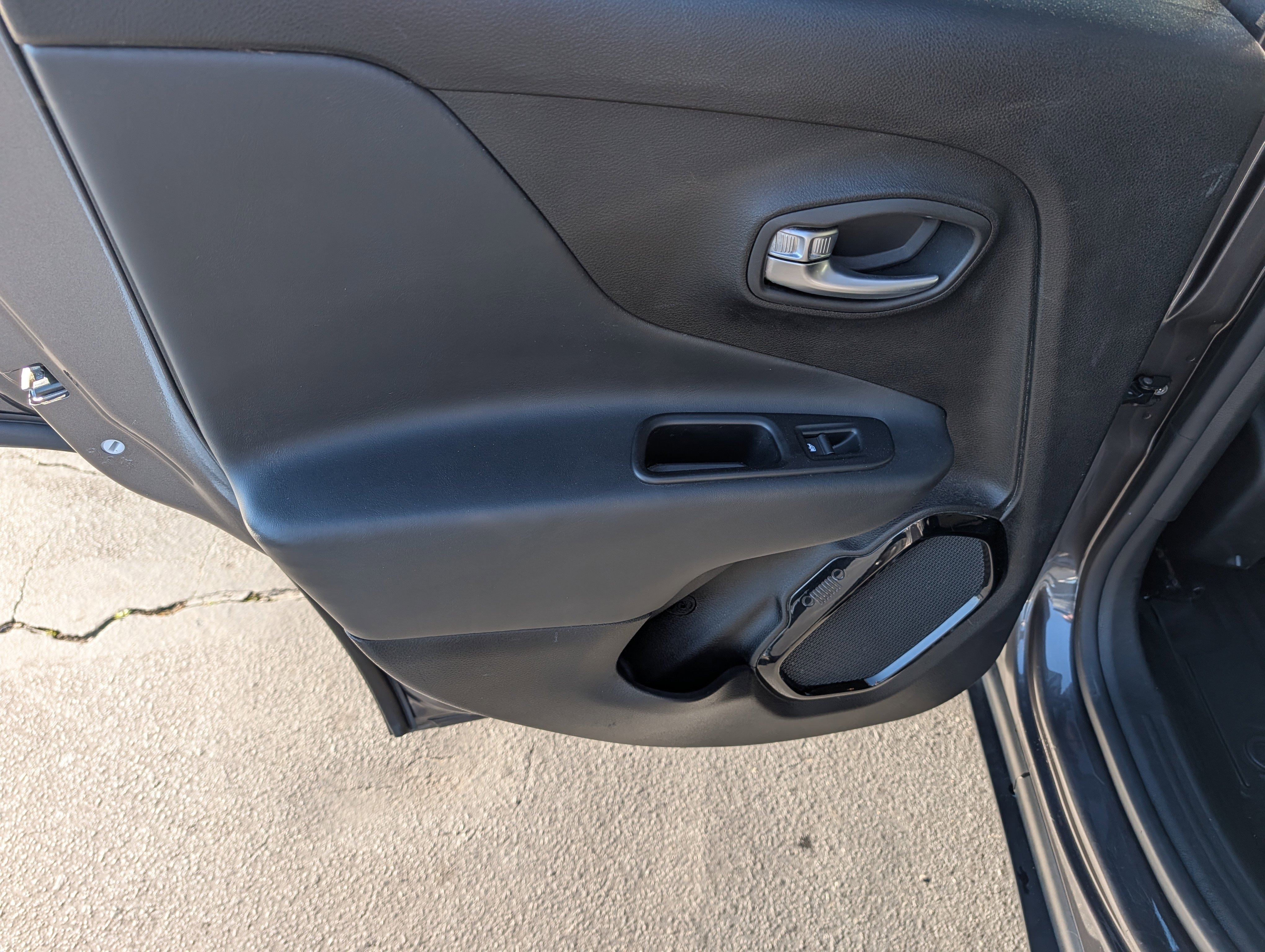 Used 2017 Jeep Renegade Altitude AWD/4WD image 25