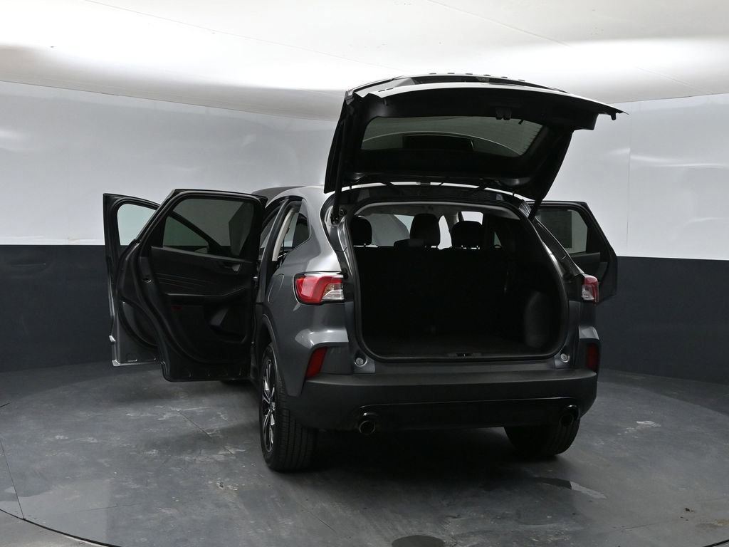 Used 2022 Ford Escape SE w/ SE Sport Appearance Package AWD/4WD image 39