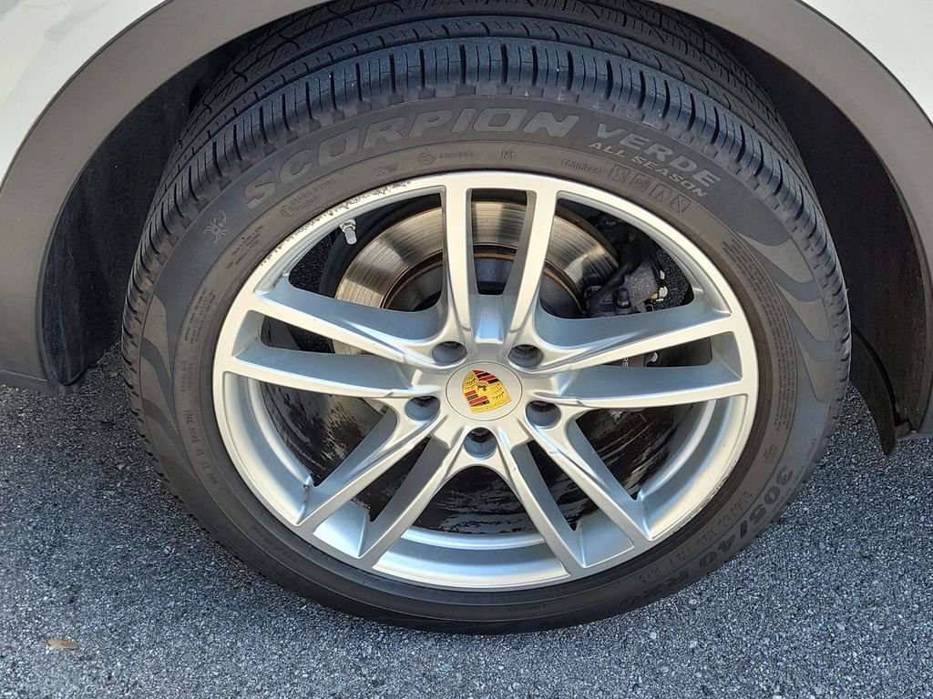 Certified 2020 Porsche Cayenne AWD/4WD image 14