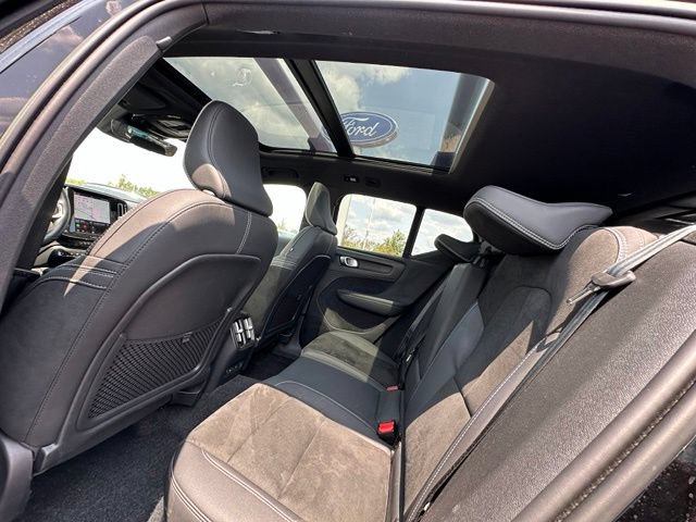 Used 2023 Volvo XC40 Recharge Ultimate w/ Protection Package Premier AWD/4WD image 16