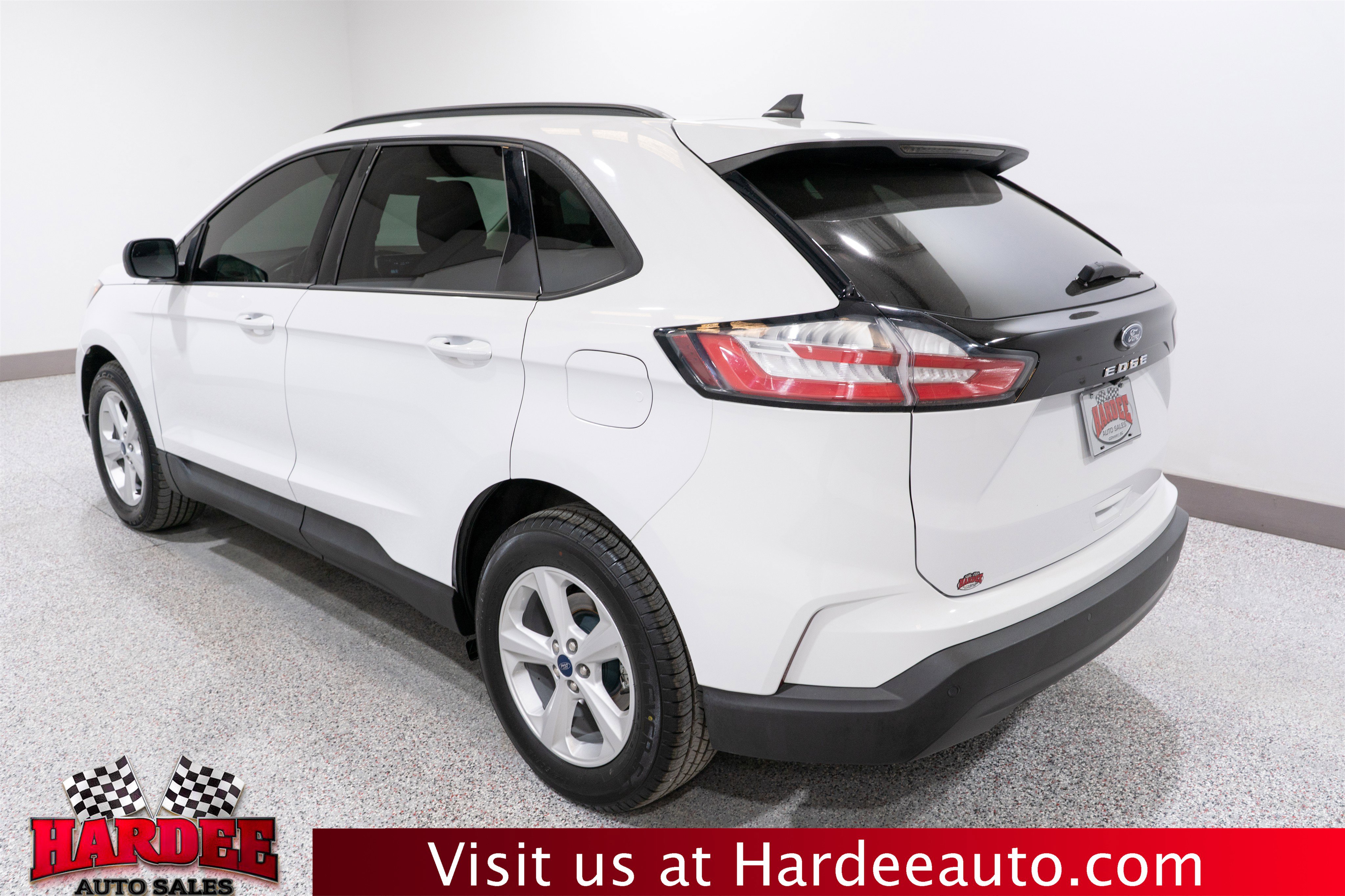 Used 2021 Ford Edge SE image 3