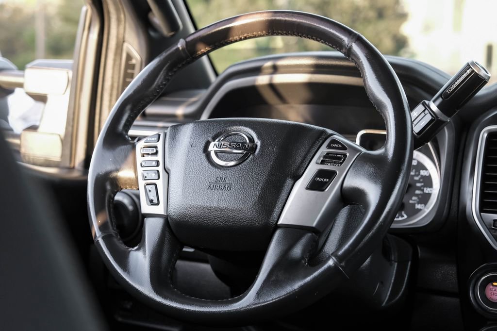 Used 2018 Nissan Titan SV w/ SV Convenience Package image 13