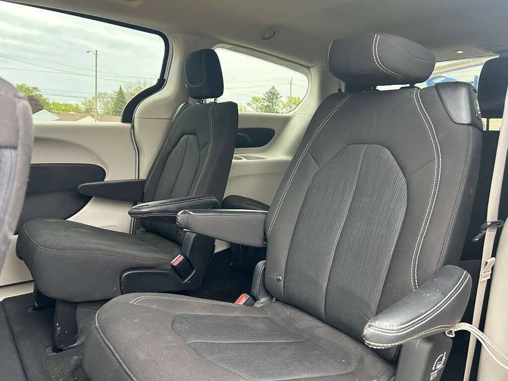 Used 2024 Chrysler Voyager LX FWD image 16