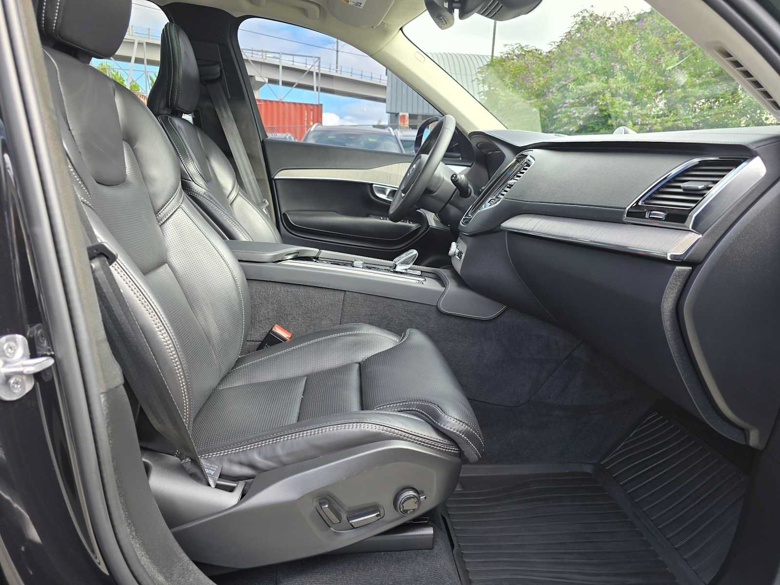 Certified 2024 Volvo XC90 T8 Ultimate w/ Lounge Package AWD/4WD image 11