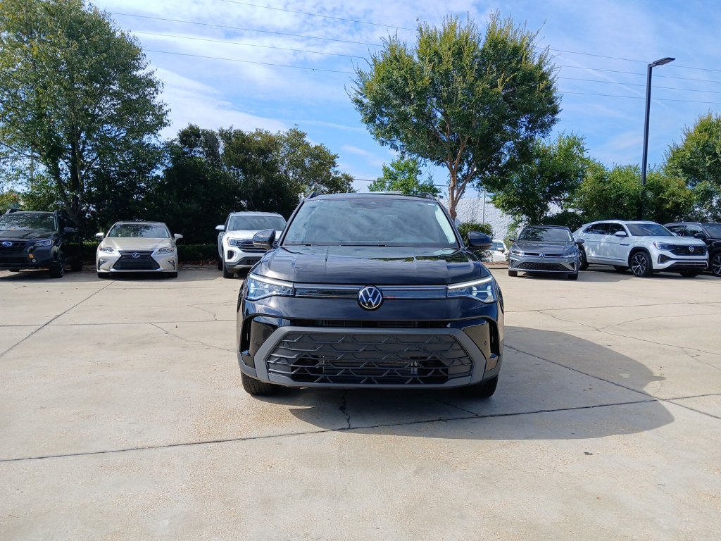 New 2027 Volkswagen Taos SE FWD image 2