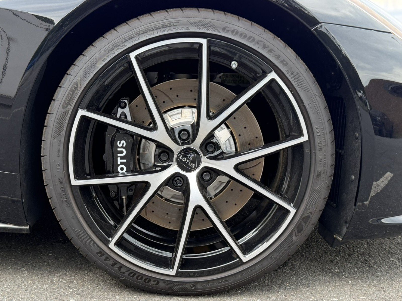 Used 2025 Lotus Emira RWD image 9