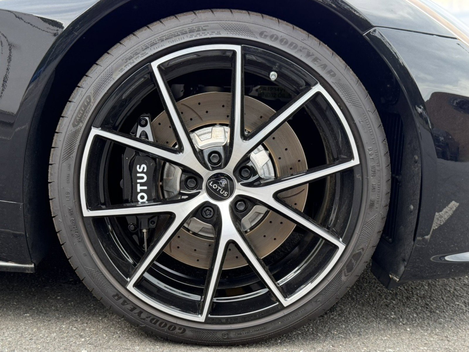 Used 2025 Lotus Emira RWD image 9
