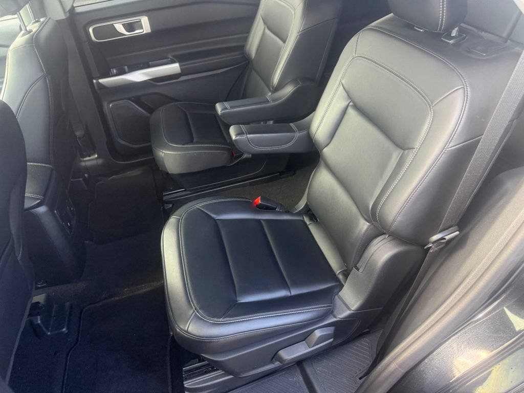 Used 2024 Ford Explorer XLT w/ Equipment Group 202A AWD/4WD image 36