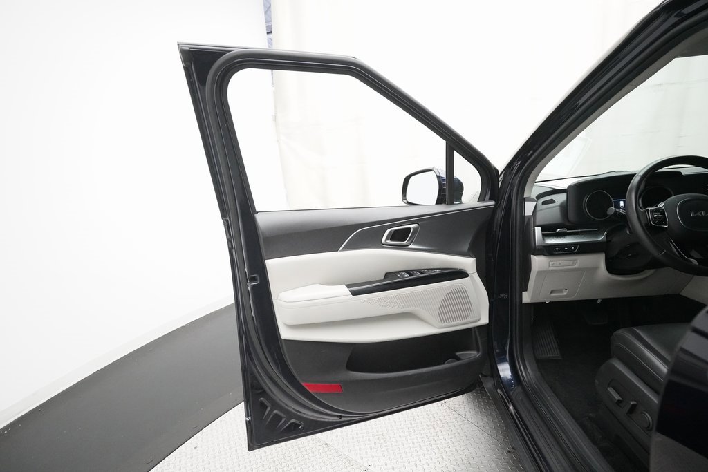 Certified 2024 Kia Carnival LX image 28