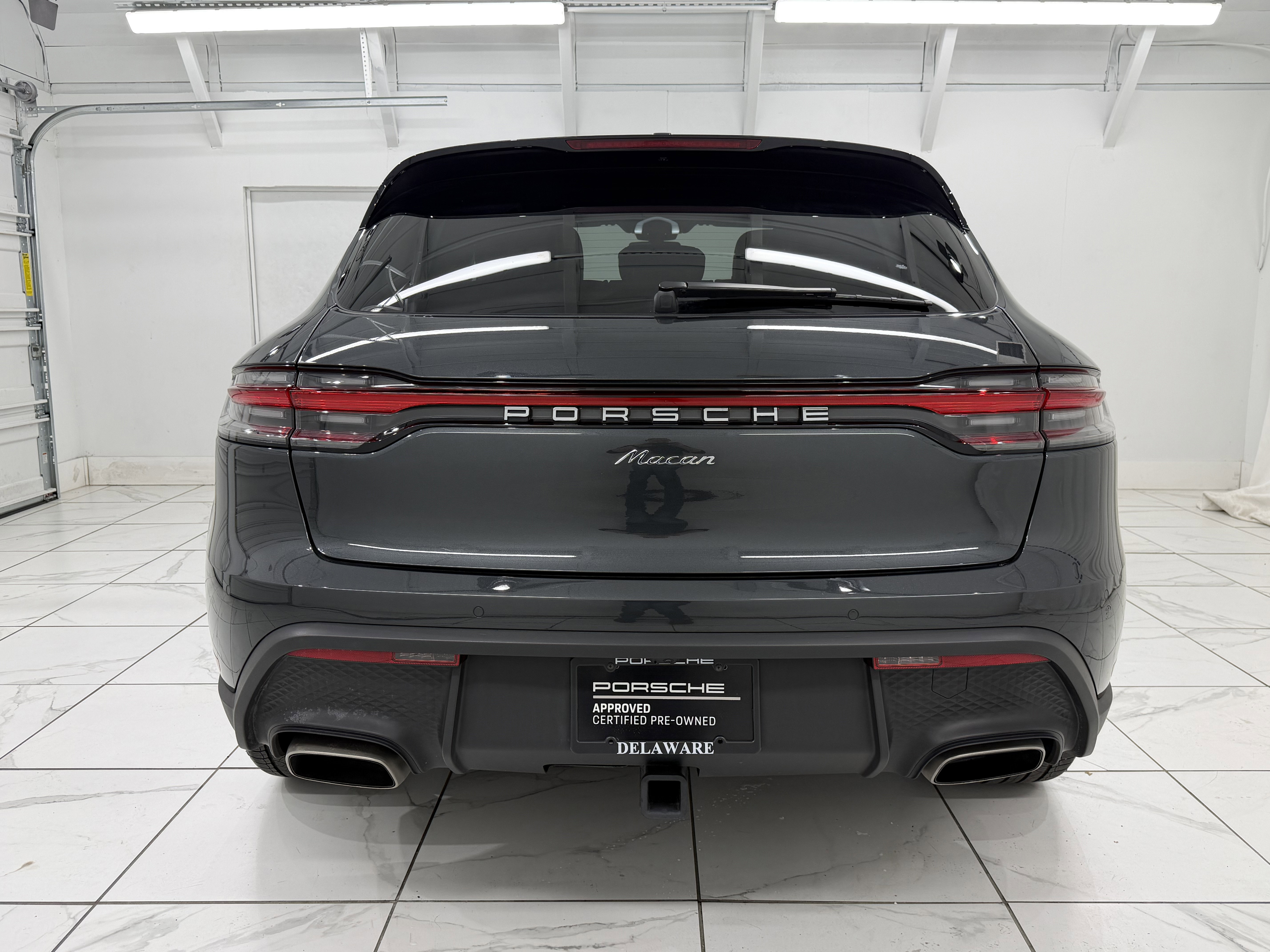Certified 2025 Porsche Macan image 13