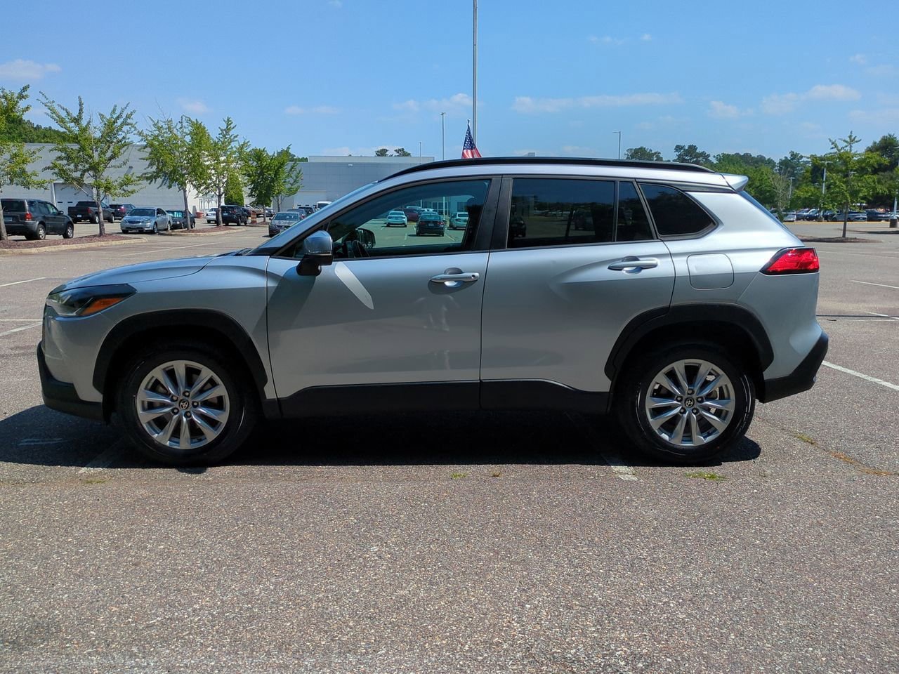 Used 2023 Toyota Corolla Cross LE w/ Moonroof Package FWD image 7