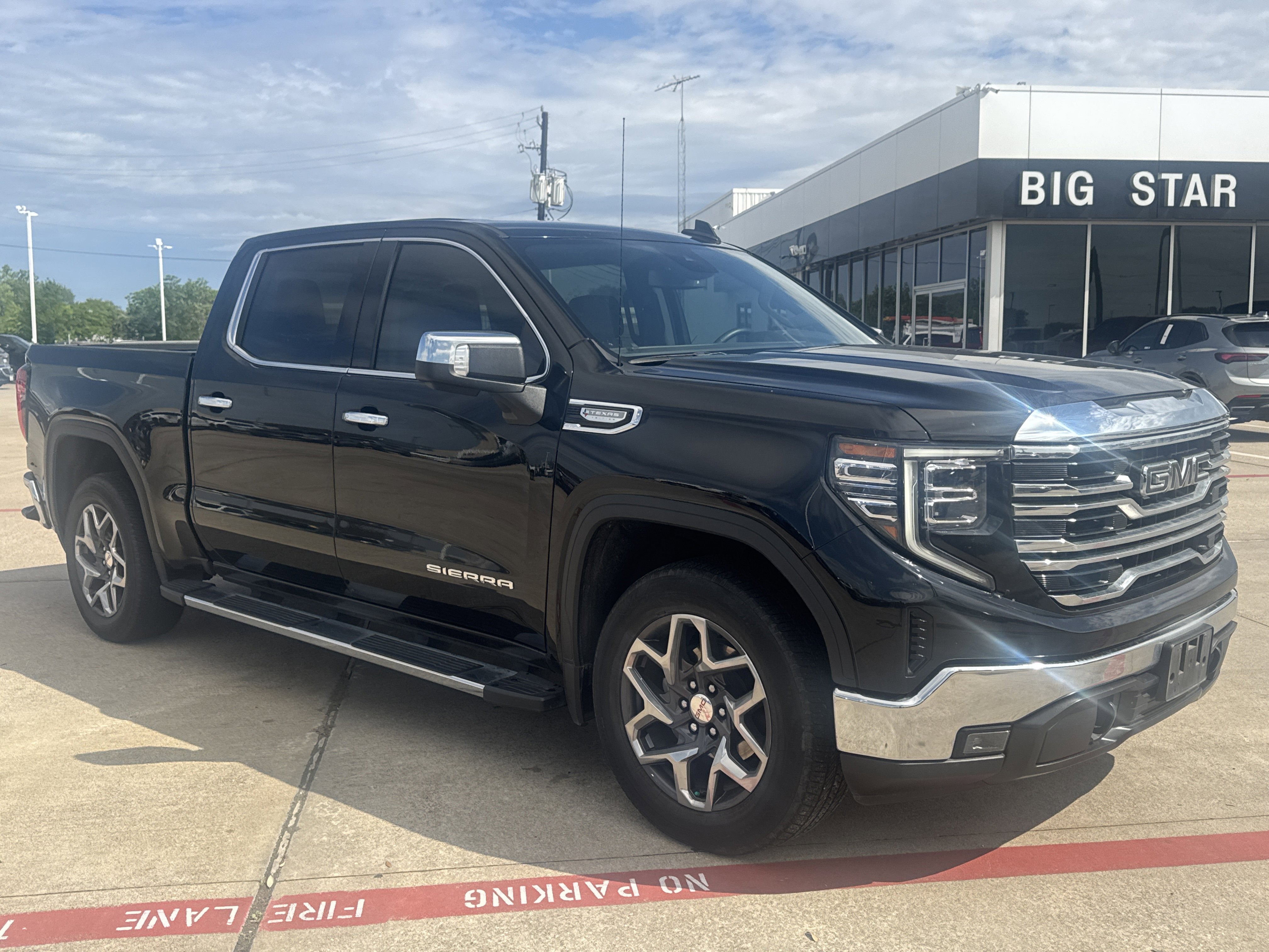 Used 2023 GMC Sierra 1500 SLT image 13