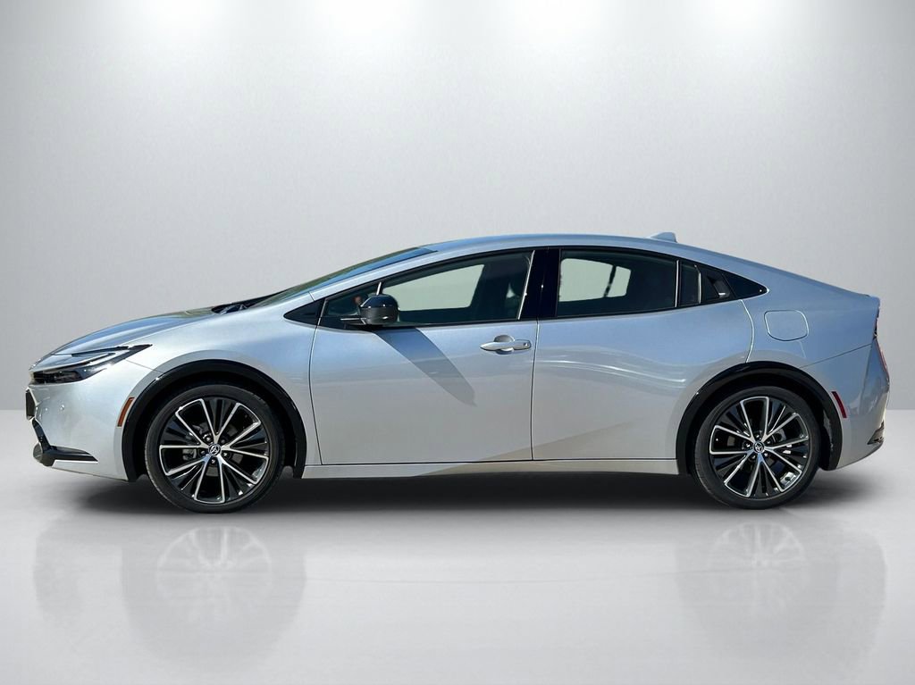 Used 2025 Toyota Prius XLE image 8