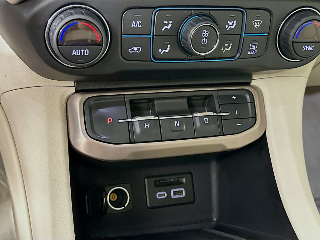 Used 2020 GMC Acadia Denali w/ Technology Package FWD image 25